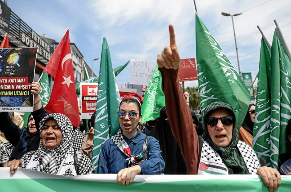 Foto | EFE | LA PATRIA Protestantes a favor de Palestina marcharon ayer hacia la Embajada de Estados Unidos en Estambul (Turqía) en solidaridad con los palestinos. Foto | EFE | LA PATRIA Protestantes a favor de Palestina marcharon ayer hacia la Embajada de Estados Unidos en Estambul (Turqía) en solidaridad con los palestinos.