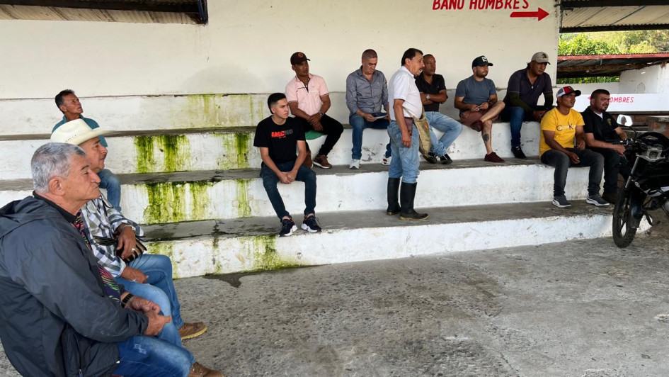 Reunión de caballistas de Anserma En el Coliseo se reunieron los caballistas para debatir sobre su futuro ante el desalojo que deben hacer para dar paso a la sede de la Universidad de Caldas.