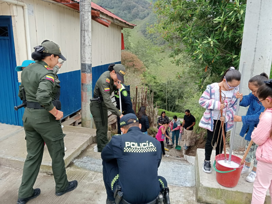 El Departamento de Policía Caldas lidera actividades de intervención en espacio público de los municipios caldenses, para combatir la inseguridad a través de la convivencia ciudadana.