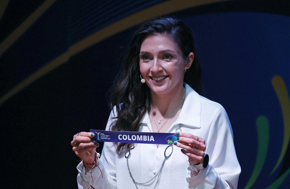 Natalia Gaitán, excapitana de la selección Colombia de fútbol, participa en el sorteo del Mundial Femenino de Fútbol Sub-20 este miércoles, en Bogotá. Natalia Gaitán, excapitana de la selección Colombia de fútbol, participa en el sorteo del Mundial Femenino de Fútbol Sub-20 este miércoles, en Bogotá.