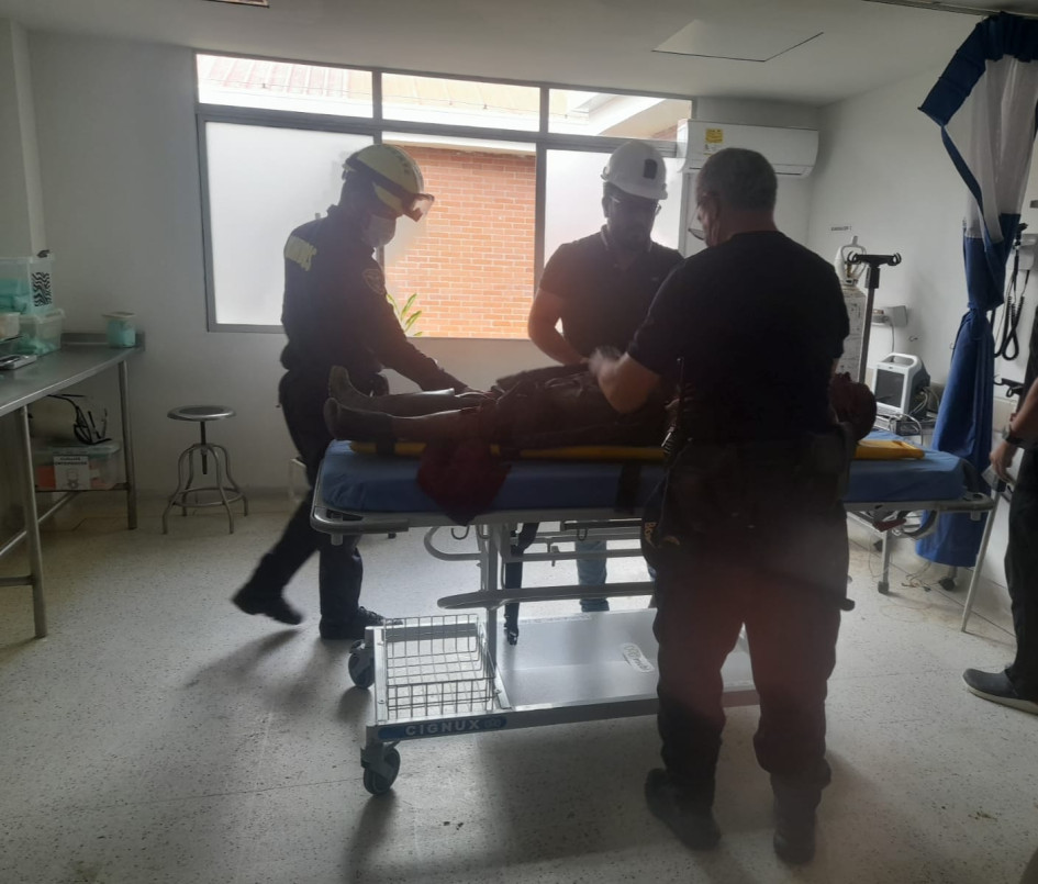 Foto | Cortesía Bomberos de Marmato | LA PATRIA Accidente de la semana pasada en el municipio minero. Hubo 3 trabajadores lesionados. Uno muy delicado. Foto | Cortesía Bomberos de Marmato | LA PATRIA Accidente de la semana pasada en el municipio minero. Hubo 3 trabajadores lesionados. Uno muy delicado.