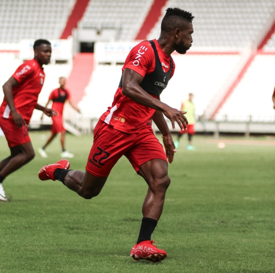 Juan David Cuesta, lateral de buen desempeño con el Once Caldas en la Liga 2024-1. Juan David Cuesta, lateral de buen desempeño con el Once Caldas en la Liga 2024-1.