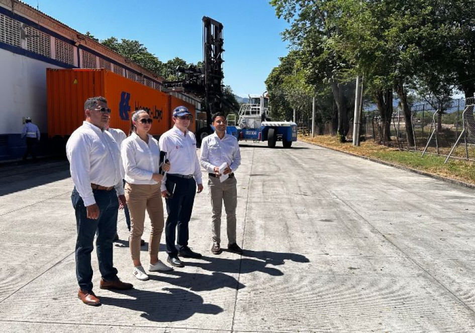 Este lunes el Ministerio de Transporte y la ANI presentan desde la estación Ferromexico en La Dorada la primera APP Férrea en Colombia. Este lunes el Ministerio de Transporte y la ANI presentan desde la estación Ferromexico en La Dorada la primera APP Férrea en Colombia.