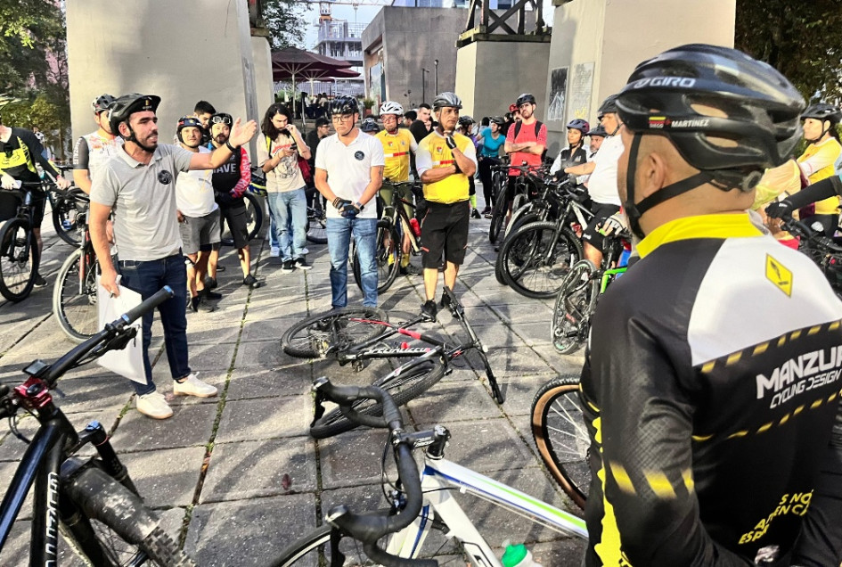 Previo a la movilización, los ciclistas se reunieron en el parque Antonio Nariño, donde está ubicada la Torre de Herveo, en el sector de El Cable. Previo a la movilización, los ciclistas se reunieron en el parque Antonio Nariño, donde está ubicada la Torre de Herveo, en el sector de El Cable.