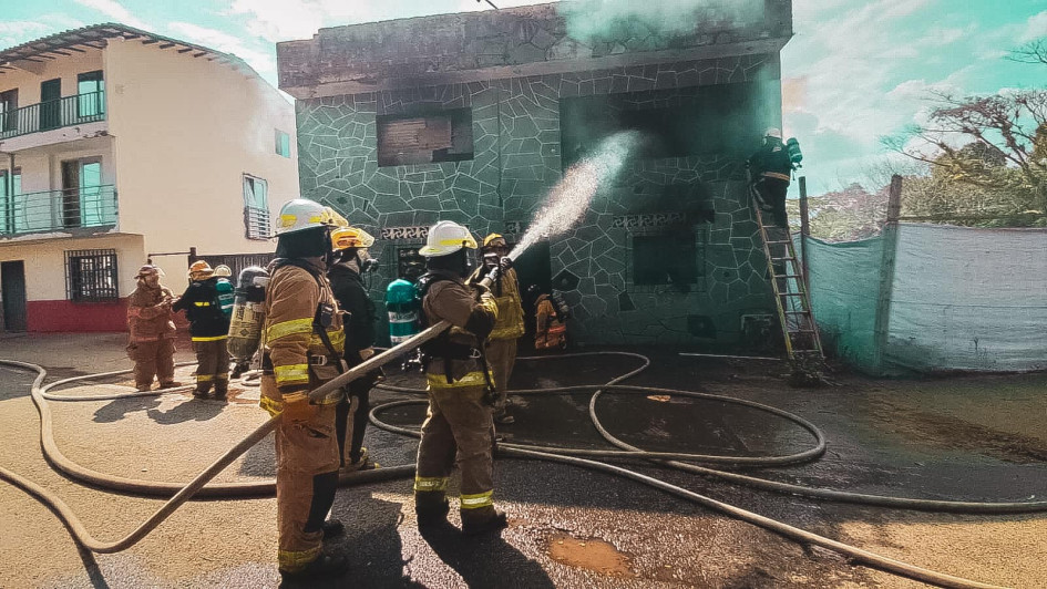 Control de incendios, una de las actividades. Control de incendios, una de las actividades.