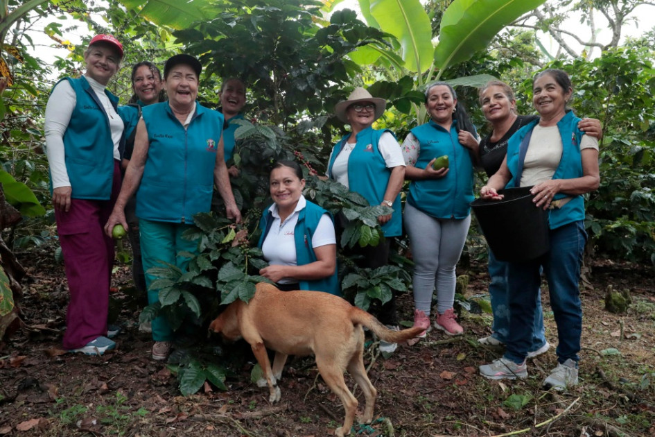 Integrantes de la Asociación de Mujeres Caficultoras de Viotá y Tequendama (Asomucavit), Integrantes de la Asociación de Mujeres Caficultoras de Viotá y Tequendama (Asomucavit),