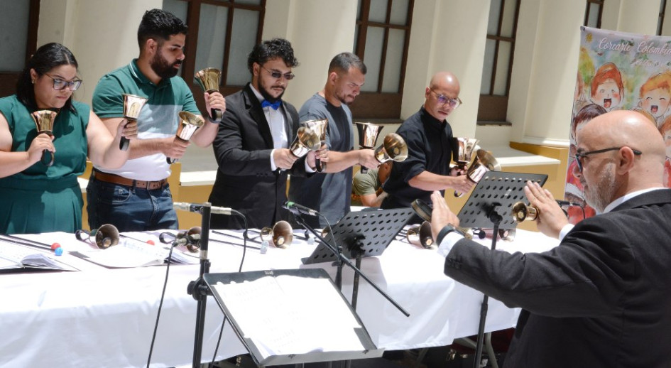 El conjunto de campanas de la Universidad de Puerto Rico fue el encargado de abrir el concierto inaugural de Corearte. El conjunto de campanas de la Universidad de Puerto Rico fue el encargado de abrir el concierto inaugural de Corearte.