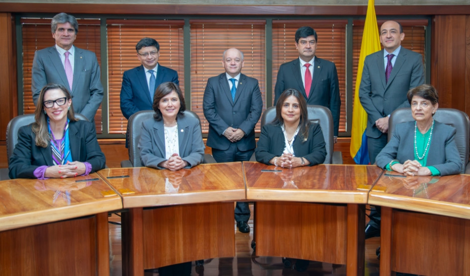 Entre los participantes del Conversatorio de la Jurisdicción Constitucional están los nueve magistrados de la Corte Constitucional (foto), un expresidente de Colombia, la presidenta de la Corte IDH, un exfiscal de la Corte Penal Internacional, académicos y jueces y magistrados nacionales e internacionales. Entre los participantes del Conversatorio de la Jurisdicción Constitucional están los nueve magistrados de la Corte Constitucional (foto), un expresidente de Colombia, la presidenta de la Corte IDH, un exfiscal de la Corte Penal Internacional, académicos y jueces y magistrados nacionales e internacionales.