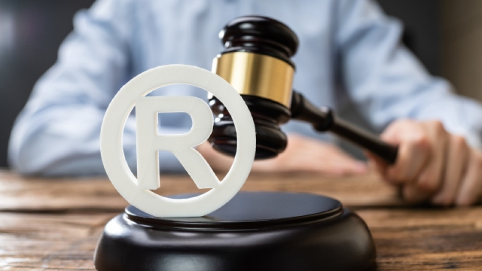 Como-registrar-una-marca-en-Colombia Juez y un logo de marca registrada