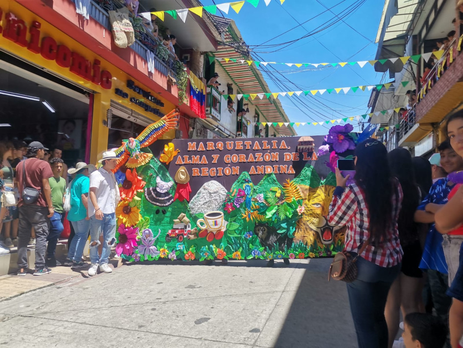 El desfile de comparsas se vivió en la mañana de este domingo 13 de octubre. El desfile de comparsas se vivió en la mañana de este domingo 13 de octubre.