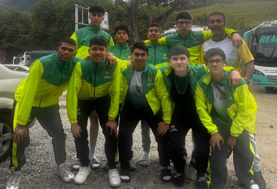El equipo de baloncesto del Instituto Universitario. El equipo de baloncesto del Instituto Universitario.