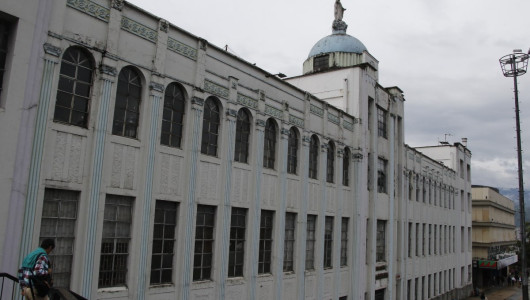 Esperan la pintura de la fachada en el Liceo Isabel la Católica