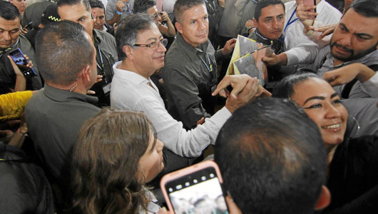 Petro manda cerrar trochas en frontera con Venezuela