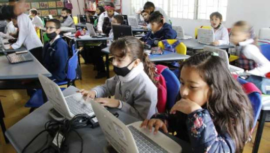 Ordenan clases virtuales para 14 escuelas en área de influencia del volcán Nevado del Ruiz