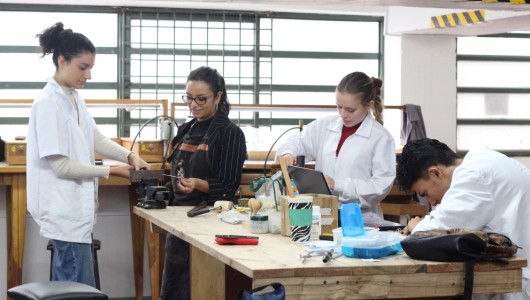 Taller de joyería, un espacio para la creatividad en la Universidad Autónoma de Manizales