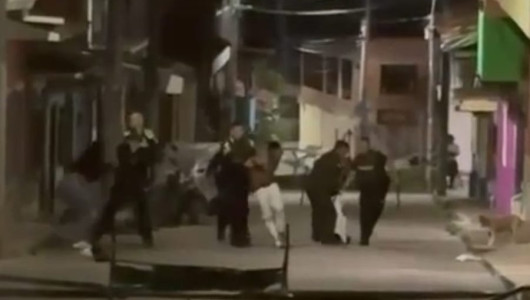 Pasaron de golpear vallas a darse duro con la Policía en resguardo de Riosucio (Caldas)