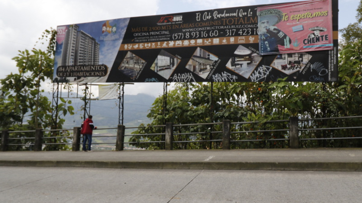 La promesa de un proyecto sin precedentes en la Alberto Mendoza quedó en medio de la maleza.