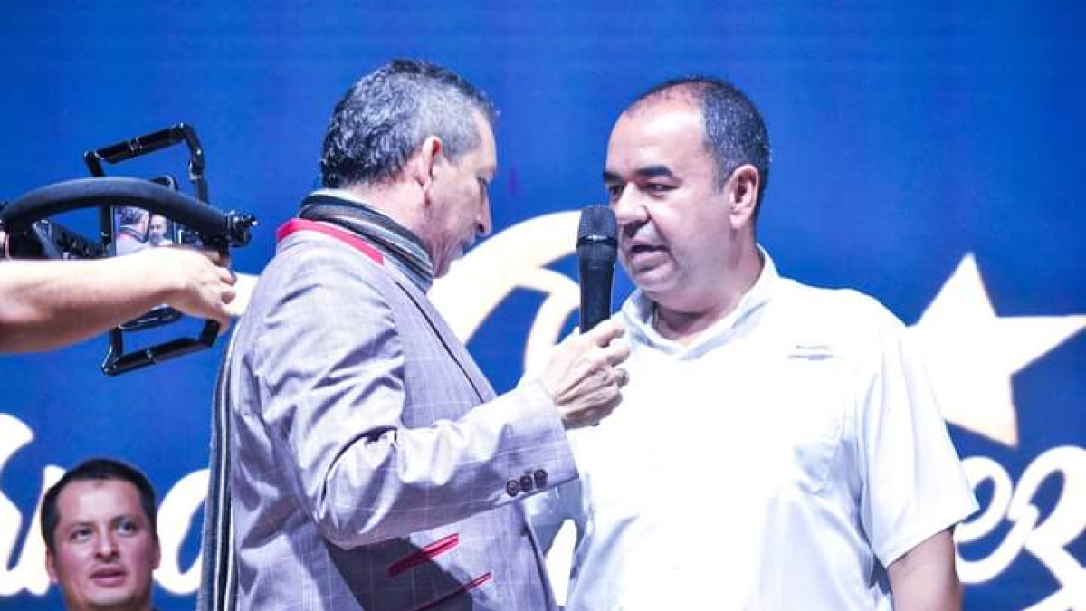 Nelson Gómez, cantante popular y hermano del fallecido Darío Gómez, le cumplió a Chinchiná con su presencia en un concierto. 