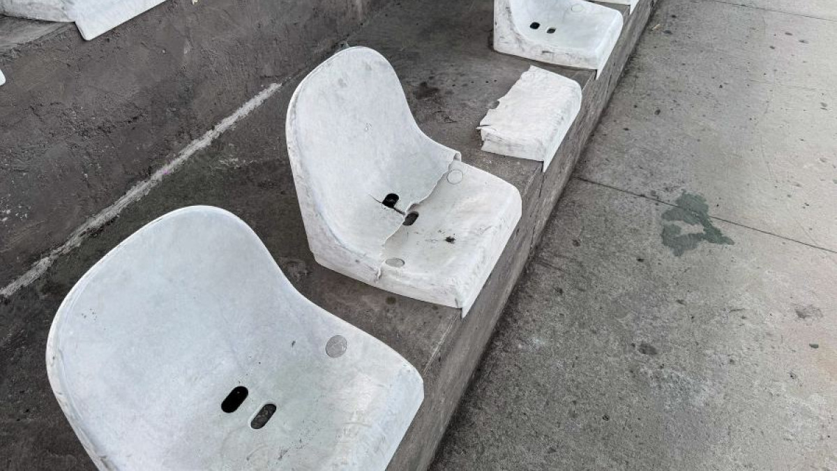 En el estadio de Pácora robaron y dañaron silletería. La comunidad pide cultura ciudadana y reparaciones. 