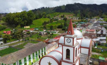 Foto | Freddy Arango | LA PATRIA La parroquia de La Medalla Milagrosa, monumento arquitectónico, religioso y cultural, sobresale del casco urbano y el paisaje rural. Foto | Freddy Arango | LA PATRIA La parroquia de La Medalla Milagrosa, monumento arquitectónico, religioso y cultural, sobresale del casco urbano y el paisaje rural.