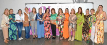 Grupo de mujeres que recibieron el galardón. Grupo de mujeres que recibieron el galardón.