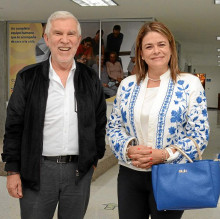 Hernán Darío Salazar, radiooncólogo de Oncólogos del Occidente y Diana Cristina Duque, gerente de Sura Seguros Manizales. Hernán Darío Salazar, radiooncólogo de Oncólogos del Occidente y Diana Cristina Duque, gerente de Sura Seguros Manizales.