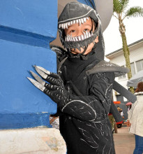 Alejandro Correa causó miedo con su disfraz de Alien Xenomorfo. Alejandro Correa causó miedo con su disfraz de Alien Xenomorfo.