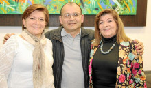 Gloria Consuelo Gómez Valencia, presbítero Jairo Díaz Rodríguez y Heroína Gómez Valencia. Gloria Consuelo Gómez Valencia, presbítero Jairo Díaz Rodríguez y Heroína Gómez Valencia.
