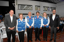 Carlos Mario Marín Correa, alcalde de Manizales; Judith Carvajal de Álvarez, presidenta de la Cruz Roja Colombiana; Darío Gómez Jaramillo, presidente de la seccional Caldas; Juvenal Francisco Moreno Carrillo, director Ejecutivo de la Cruz Roja Colombiana; Sharim Toro Velásquez; directora Ejecutiva de la seccional Caldas; y Luis Carlos Velásquez Cardona, gobernador de Caldas.