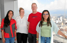 Andrea Celis Buendía, guía turística; Teema Helsinki, Ilona Helsinki y Lina Marcela Beltrán, turistas de Finlandia.