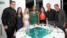 Sebastián Ospina, Laura Tatiana Krastz, Estefanía Krastz, Nicole Caicedo Krastz, María Alejandra Sánchez, Michael Krastz y Juan Pablo Krastz. Sebastián Ospina, Laura Tatiana Krastz, Estefanía Krastz, Nicole Caicedo Krastz, María Alejandra Sánchez, Michael Krastz y Juan Pablo Krastz.