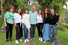 Mónica Giraldo, Katherin Betancur, Mariana Jaramillo, Augusto Londoño, Paula Cardona, Elizabeth Ramírez y Patricia Arenas. Mónica Giraldo, Katherin Betancur, Mariana Jaramillo, Augusto Londoño, Paula Cardona, Elizabeth Ramírez y Patricia Arenas.