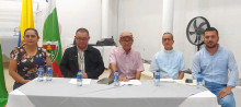 Angelmira Garcés, rectora de la I.E. San Pablo; Ángel María Ocampo Cardona, presidente de la Academia de Historia de Caldas; Jaime Vargas Moreno, autor del libro; el presbítero Jorge Aristizábal Muñoz, y Juan Camilo Parra de los Ríos, secretario de Desarrollo Humano municipal, quienes hicieron parte de mesa principal durante el evento en en la sede Casa Blanca del municipio de Victoria. Angelmira Garcés, rectora de la I.E. San Pablo; Ángel María Ocampo Cardona, presidente de la Academia de Historia de Caldas; Jaime Vargas Moreno, autor del libro; el presbítero Jorge Aristizábal Muñoz, y Juan Camilo Parra de los Ríos, secretario de Desarrollo Humano municipal, quienes hicieron parte de mesa principal durante el evento en en la sede Casa Blanca del municipio de Victoria.