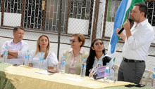 Álvaro Andrés Muñoz, secretario de Educación de Villamaría; Lina Patricia Llano, secretaria General del Municipio; Gloria Amparo Wheeler Arcila, Alba Sofía y Luis Carlos Velásquez, gobernador de Caldas. Álvaro Andrés Muñoz, secretario de Educación de Villamaría; Lina Patricia Llano, secretaria General del Municipio; Gloria Amparo Wheeler Arcila, Alba Sofía y Luis Carlos Velásquez, gobernador de Caldas.
