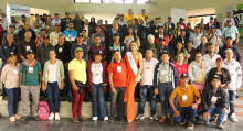 Isabella Bermudez Nieto, Reina Internacional del Café fue una de las animadoras del evento de premiación, aquí con un grupo de participantes. Isabella Bermudez Nieto, Reina Internacional del Café fue una de las animadoras del evento de premiación, aquí con un grupo de participantes.