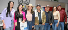 Andrea Sánchez, Damián Peláez, Nataly Serna, Manuela Pinilla, Ruth Elena Osorio, Fabio Grajales y Oscar Restrepo. Andrea Sánchez, Damián Peláez, Nataly Serna, Manuela Pinilla, Ruth Elena Osorio, Fabio Grajales y Oscar Restrepo.