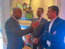 Fotos | Cortesía | LA PATRIA Luis Gilberto Murillo, hijo del embajador de Colombia en Estados Unidos; Luis Carlos Velásquez, gobernador de Caldas, y Jorge Vallejo, funcionario de La Industria Licorera de Caldas. Fotos | Cortesía | LA PATRIA Luis Gilberto Murillo, hijo del embajador de Colombia en Estados Unidos; Luis Carlos Velásquez, gobernador de Caldas, y Jorge Vallejo, funcionario de La Industria Licorera de Caldas.