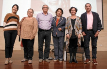 Ivón Mendoza, Beatriz Elena Molina, Luis Fernando Castrillón, Carmenza Molina, Adriana Villegas Botero y Alfonso Molina. Ivón Mendoza, Beatriz Elena Molina, Luis Fernando Castrillón, Carmenza Molina, Adriana Villegas Botero y Alfonso Molina.