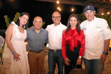 Lisset Castrillón Bretón, jefe de comunicaciones Gases del Caribe; Carlos Alberto Mazeneth Dávila, Presidente Efigás; Herri Pabón, jefe de prensa Grupo Vanti; Luz Stella Murgas, presidente Naturgás; y Sergio Martín, cocinero invitado para la cena y fundador de La Divina Comedia.