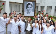 Estudiantes de enfermería de distintos semestres se unieron a la apertura de la sala del afecto Cándida Rosa Castañeda Valencia y la recordaron como maestra ejemplar en el área de la salud. Estudiantes de enfermería de distintos semestres se unieron a la apertura de la sala del afecto Cándida Rosa Castañeda Valencia y la recordaron como maestra ejemplar en el área de la salud.