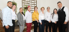 Funcionarios del Club Manizales del Centro: Julio César García Ceballos, Adriana Patricia Duque Tabares, Claudia Heano, Adriana Muñoz, Alexandra Hernández Gálvez, gerente del Club Manizales, Gloria Beatriz Osorio, María del Socorro Jaramillo, Paula Garaviña Ramírez y Carlos Soto. Funcionarios del Club Manizales del Centro: Julio César García Ceballos, Adriana Patricia Duque Tabares, Claudia Heano, Adriana Muñoz, Alexandra Hernández Gálvez, gerente del Club Manizales, Gloria Beatriz Osorio, María del Socorro Jaramillo, Paula Garaviña Ramírez y Carlos Soto.