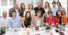 Andrés Felipe Rendón Serna, Miguel Henao Serna, Sara Henao Serna, Amparo Serna López, María de los Ángeles Arango de Serna, Doris Serna López, César Augusto Botero, Manuela Jaramillo Serna, Marcela Serna López, Julián Serna López, Paula Botero Gómez, Jerónimo Ocampo Botero y Mariana Jaramillo Serna. Andrés Felipe Rendón Serna, Miguel Henao Serna, Sara Henao Serna, Amparo Serna López, María de los Ángeles Arango de Serna, Doris Serna López, César Augusto Botero, Manuela Jaramillo Serna, Marcela Serna López, Julián Serna López, Paula Botero Gómez, Jerónimo Ocampo Botero y Mariana Jaramillo Serna.