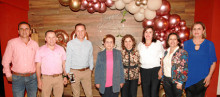 Blanca Míriam Patiño, acompañada de sus hijos: Jorge Hernán, Filiberto, Blanca Míriam, Freddy, Cielo, María Eugenia, Nancy, y Liliana Arango Patiño. Blanca Míriam Patiño, acompañada de sus hijos: Jorge Hernán, Filiberto, Blanca Míriam, Freddy, Cielo, María Eugenia, Nancy, y Liliana Arango Patiño.