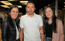 Nicole Sofía Estupiñán, Arlon Estupiñán Morales y Marisol Morales.