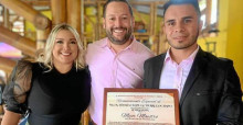 Fotos | Cortesía alcaldía de Pácora | LA PATRIA Nanciliana Montes Osorio y Andrés Felipe Gutiérrez Ocampo recibieron los reconocimientos del alcalde de Pácora, Andrés Duque Osorio, y de la primera gestora social, Katterin Otálvaro Martínez. Fotos | Cortesía alcaldía de Pácora | LA PATRIA Nanciliana Montes Osorio y Andrés Felipe Gutiérrez Ocampo recibieron los reconocimientos del alcalde de Pácora, Andrés Duque Osorio, y de la primera gestora social, Katterin Otálvaro Martínez.