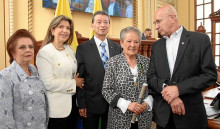 Martha Cecilia Duque, Gloria Lucía Echeverri Carmona, Javier Valencia Morales, Helena Vélez y Carlos Alberto Trejos. Martha Cecilia Duque, Gloria Lucía Echeverri Carmona, Javier Valencia Morales, Helena Vélez y Carlos Alberto Trejos.