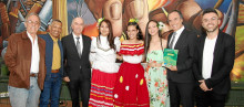 Fabio Alberto Ramírez, compositor, Luis Enrique Londoño, Nilvio Uribe Vélez, Luz Elena González, María José Henao, Angie Daniela Serna, José Fernando Uribe Vélez y David Smith Chávez.