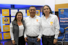 Gloria María Hoyos, jefe de planeación; Juan Carlos Loaiza, rector de la IES CINOC; y Alba Marulanda Ospina, secretaria general. Gloria María Hoyos, jefe de planeación; Juan Carlos Loaiza, rector de la IES CINOC; y Alba Marulanda Ospina, secretaria general.