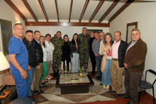Mayor Hoover Tabares, teniente Robinson Ospina, mayor Jaime Díaz, mayor Andrea Vasco, capitán Didiana Marín, teniente coronel Juan Gabriel Rojas González (comandante del Batallón Ayacucho), Alejandra Cañas Meneses, Alejandra Chambo, mayor Andrés Toro Gómez, teniente coronel María Ruby Aristizábal, mayor Alberto Marín Chaux, mayor Francisco Cardona, Adriana María Aguirre, mayor Luis Hernán Botero y mayor Alejandro Hoyos. Mayor Hoover Tabares, teniente Robinson Ospina, mayor Jaime Díaz, mayor Andrea Vasco, capitán Didiana Marín, teniente coronel Juan Gabriel Rojas González (comandante del Batallón Ayacucho), Alejandra Cañas Meneses, Alejandra Chambo, mayor Andrés Toro Gómez, teniente coronel María Ruby Aristizábal, mayor Alberto Marín Chaux, mayor Francisco Cardona, Adriana María Aguirre, mayor Luis Hernán Botero y mayor Alejandro Hoyos.