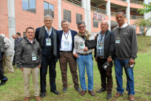 Egresados hace 40 años: Yesid Fernando Rodríguez, Carlos Eduardo Montoya, Fernando Valencia, Jairo Mejía, Gonzalo Augusto Jiménez Alzate y Marco Antonio Virgen.